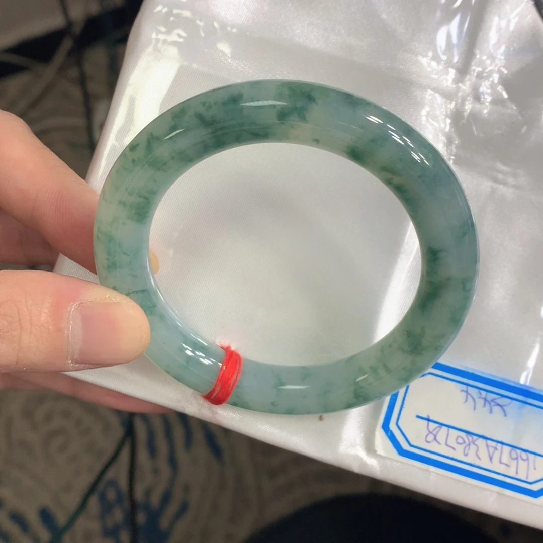 翡翠未镶嵌手镯（圆镯）翡翠