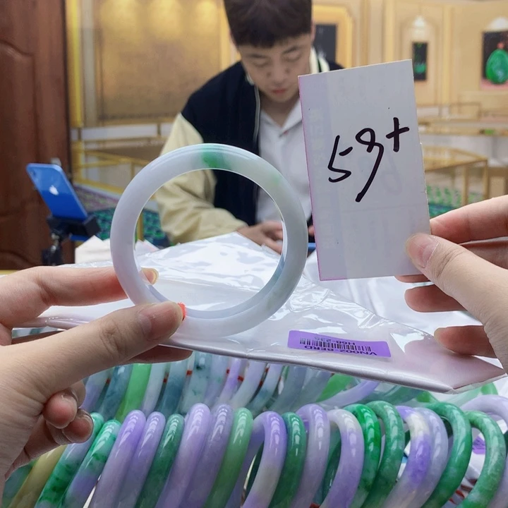 翡翠未镶嵌手镯qw