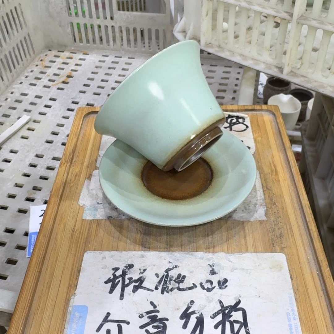 瑕疵介意勿拍陶瓷器皿E056