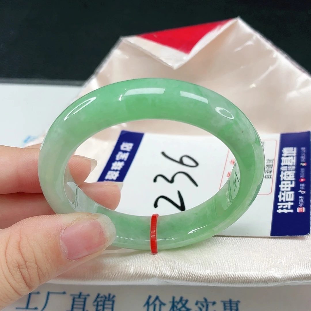 翡翠手镯未镶嵌翡翠