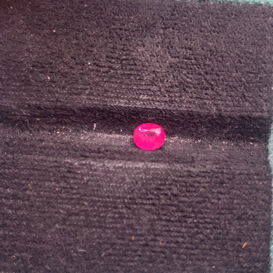 尖晶石裸石未镶嵌小***俊马亨盖0.66ct