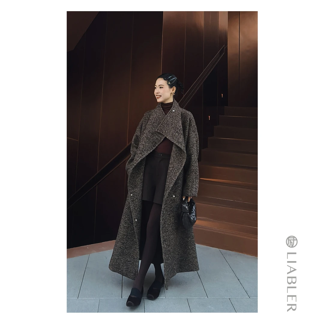 LIABLER/励 D25秋冬绵羊毛羊驼毛斜门襟落肩长款外套 LAW25709S