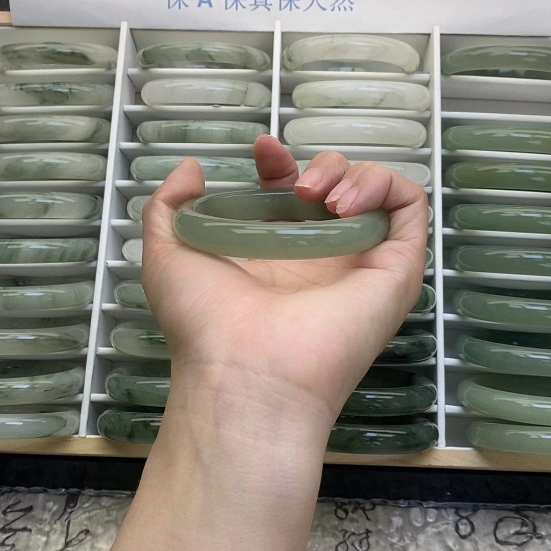 石英质玉（非洲翠）未镶嵌手镯220