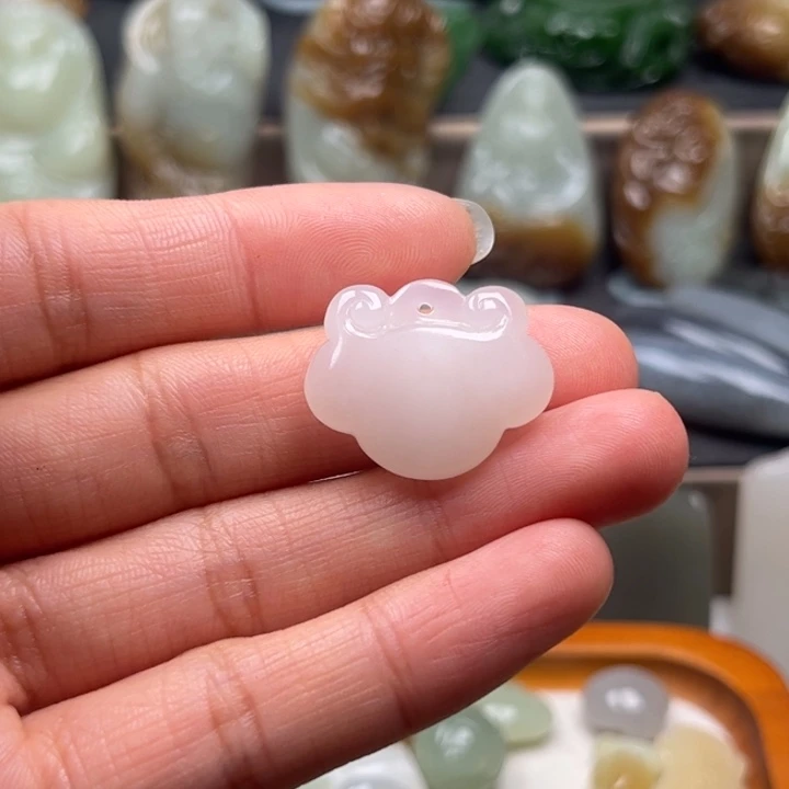 和田玉未镶嵌颈饰泡**妮