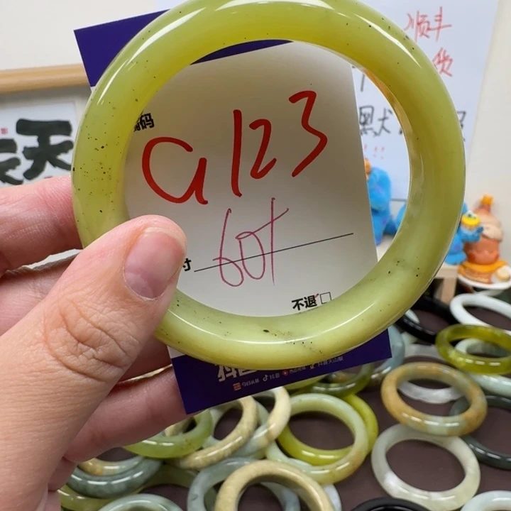 蛇纹石玉未镶嵌手镯123