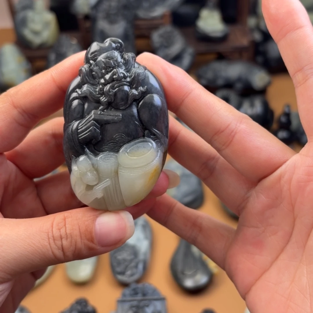 青***城和田玉未镶嵌颈饰