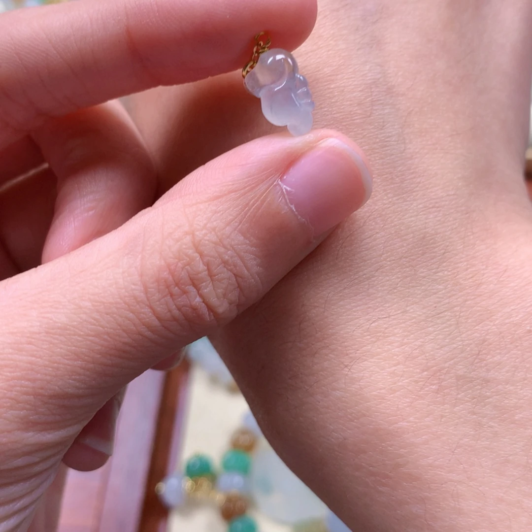 翡翠未镶嵌颈饰是