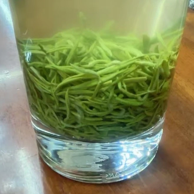 本地高山绿茶毛尖口感浓厚，纯天然食品