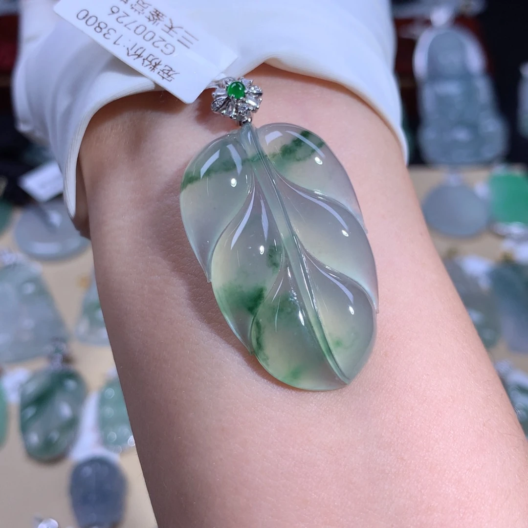 翡翠颈饰18K金镶嵌大叶