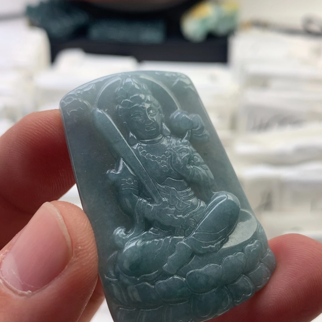 颈饰未镶嵌翡翠虚空