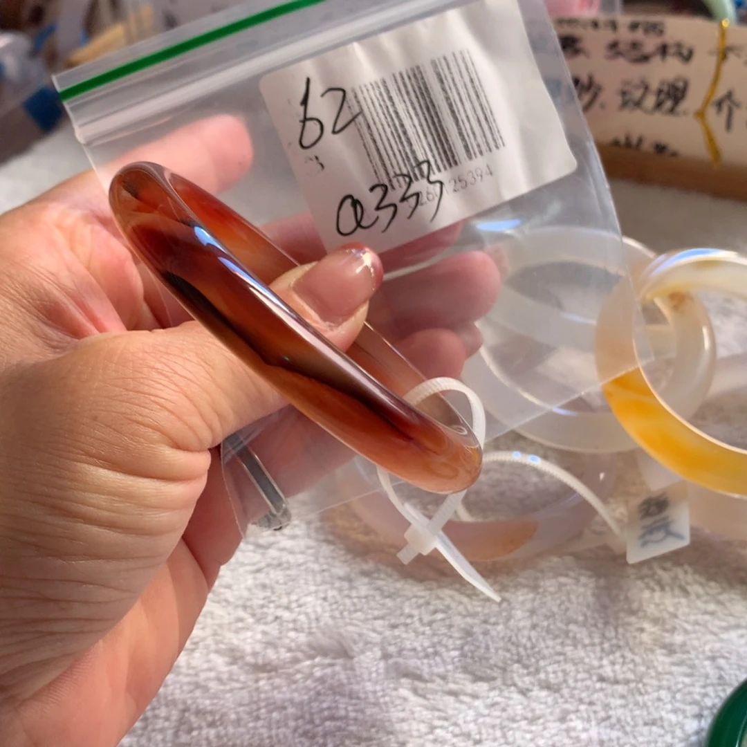玛瑙/玉髓手镯未镶嵌52