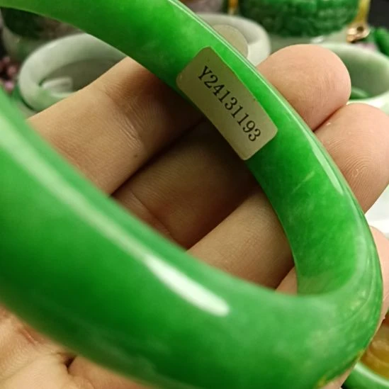 翡翠未镶嵌颈饰坤