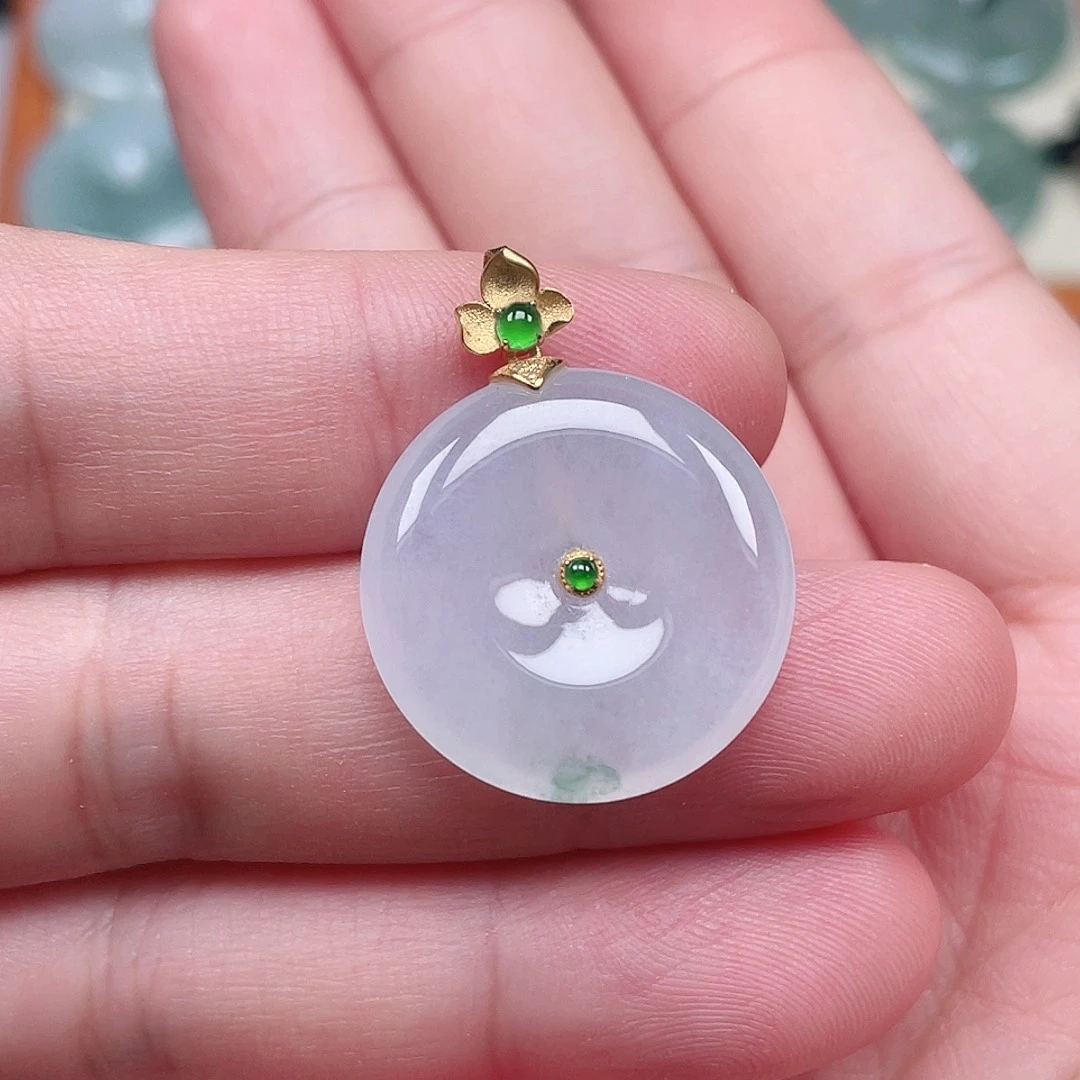 翡翠未镶嵌颈饰平安扣
