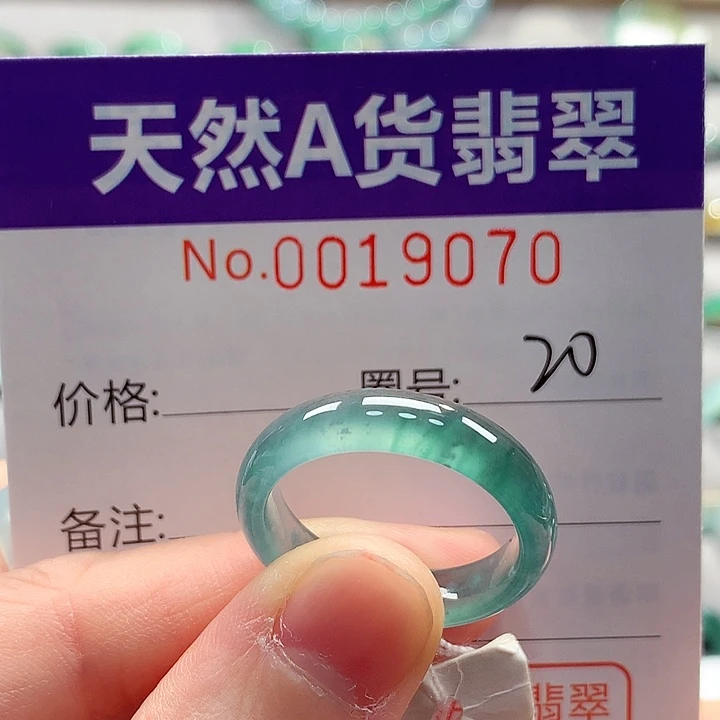 羊***蛋翡翠未镶嵌戒指戒指