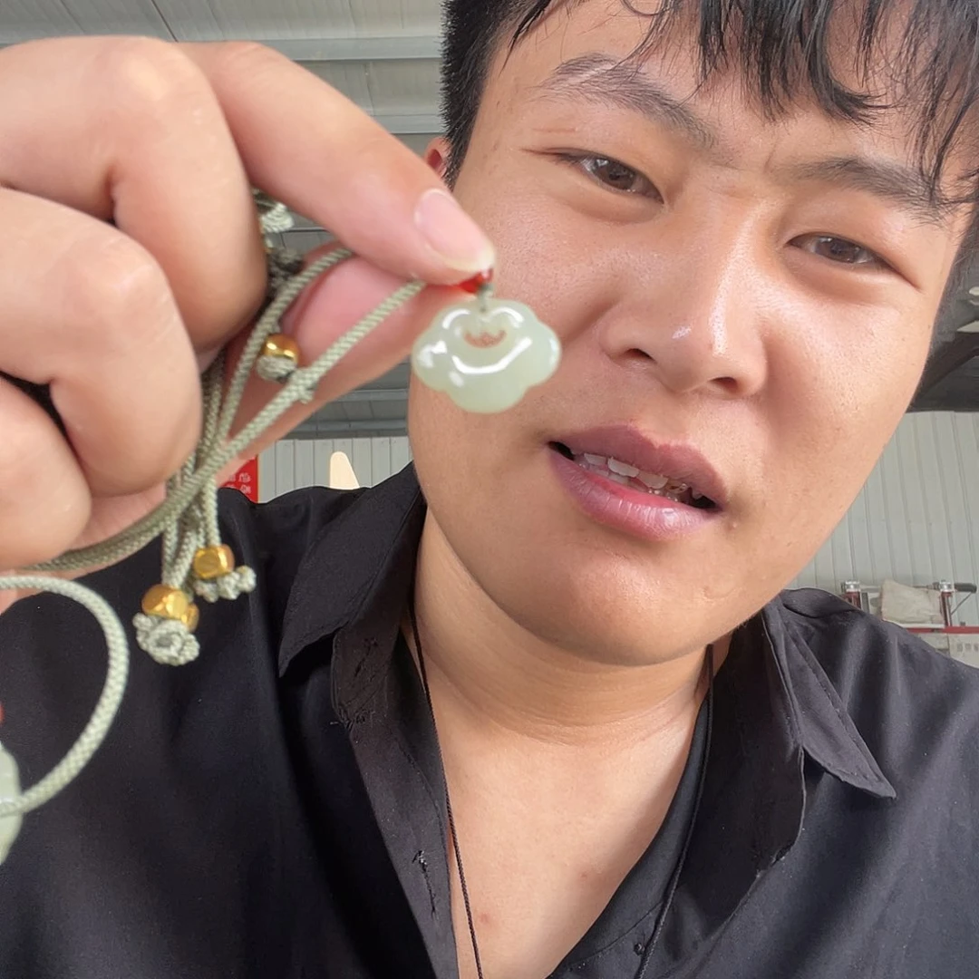 和田玉未镶嵌颈饰新疆且末料平安锁吊坠