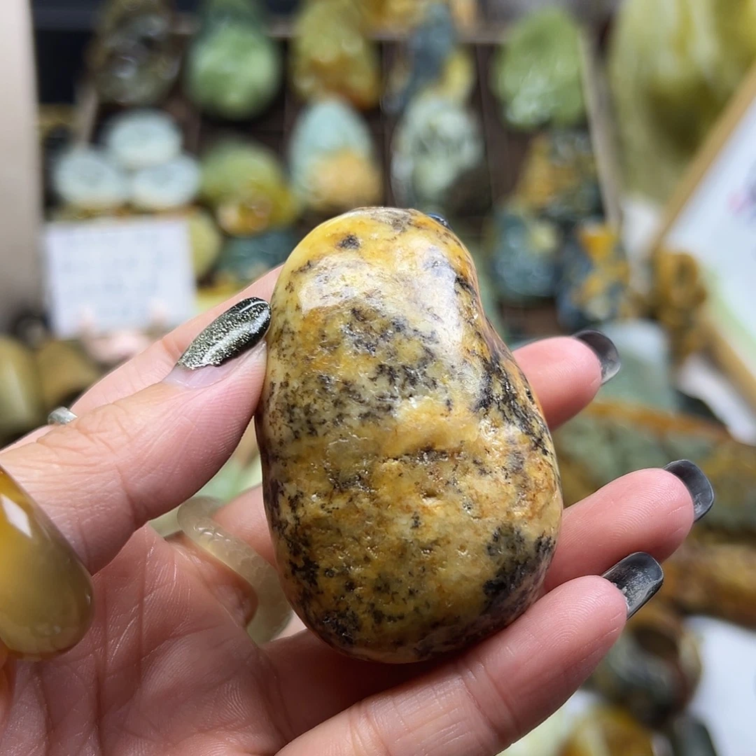 岫岩河磨玉（透闪石质玉）未镶嵌颈饰河磨玉手玩