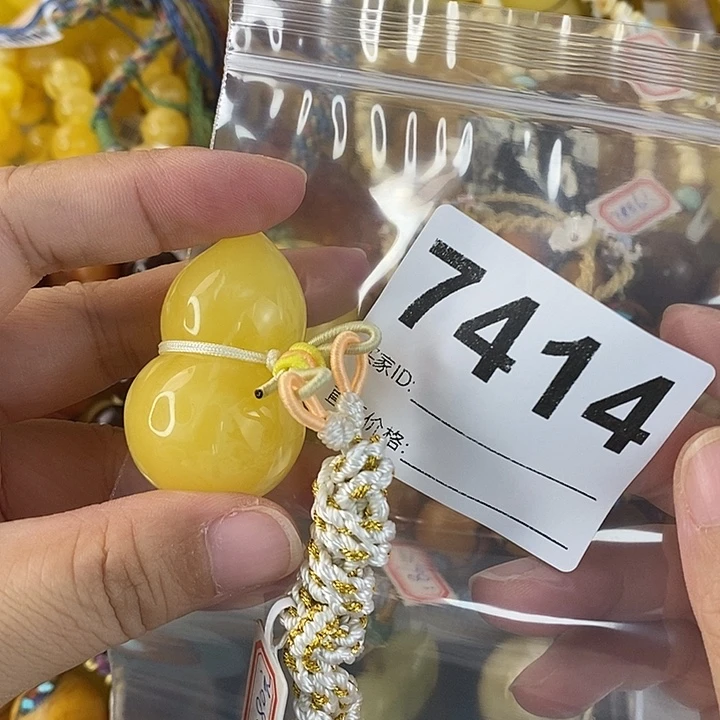 蜜蜡未镶嵌珠宝奇石