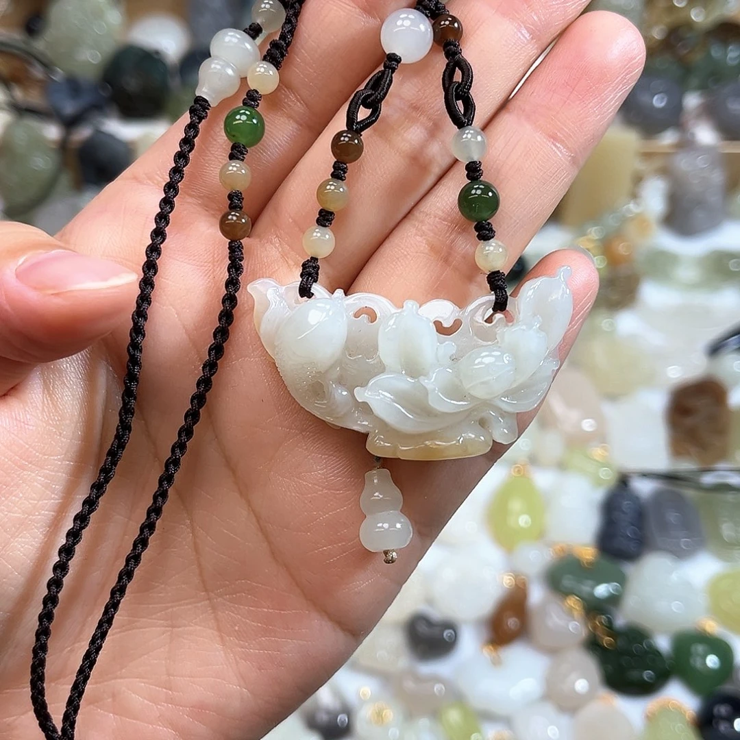 和田玉未镶嵌吊坠(赠链)