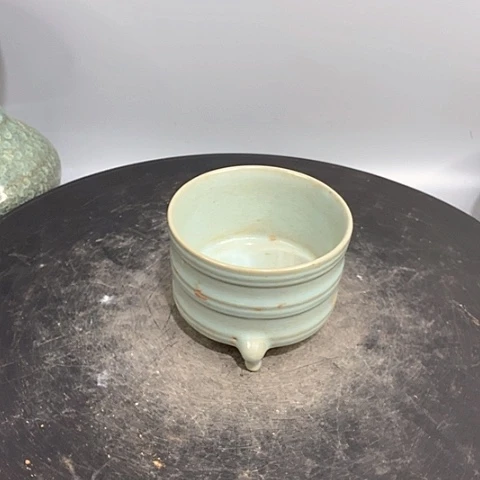摆件汝窑三足奁造型美观