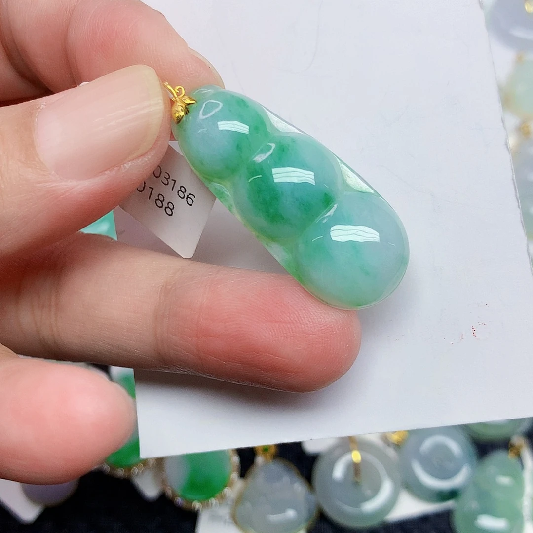 翡翠18K金镶嵌颈饰366786