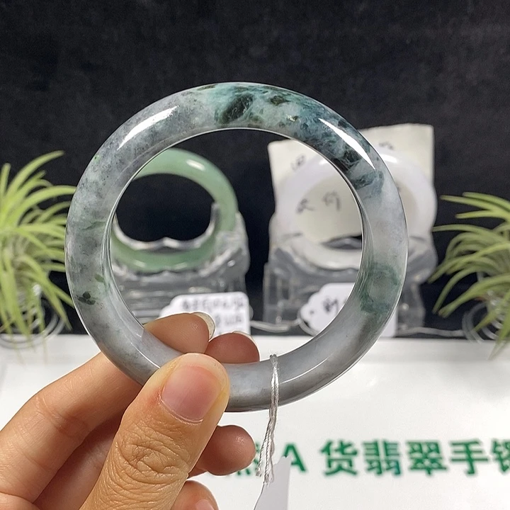 未镶嵌手镯翡翠92号。 57.0圈