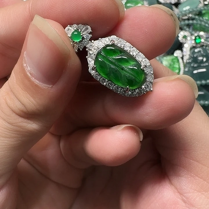 翡翠未镶嵌颈饰天然A货翡翠放漏