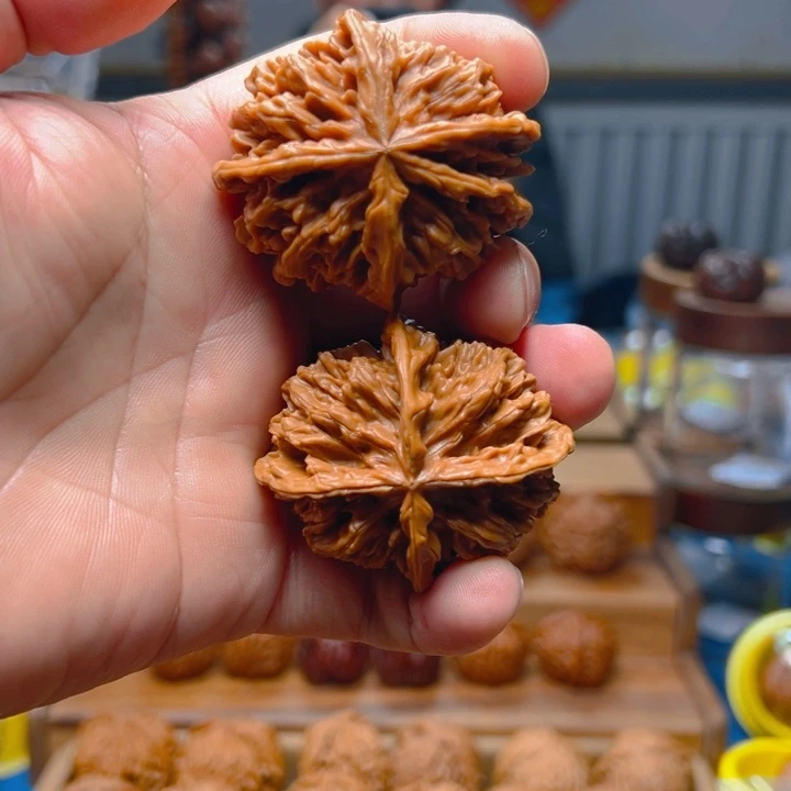 把件文玩核桃帝王狮子头四棱