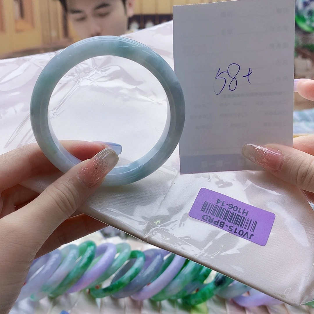 翡翠手镯未镶嵌rtyuu