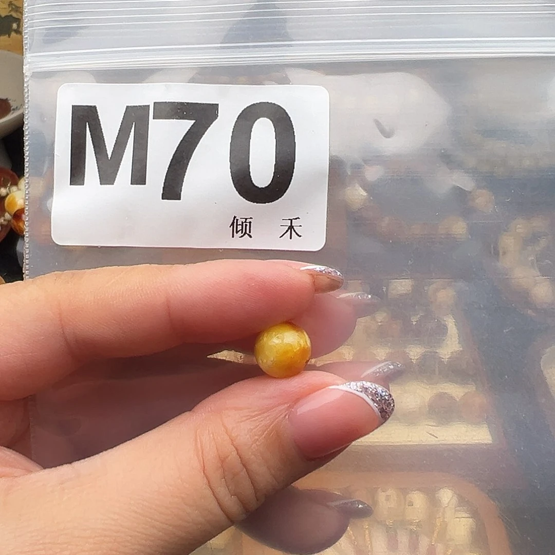 陈***磊未镶嵌琥珀裸石圆珠9