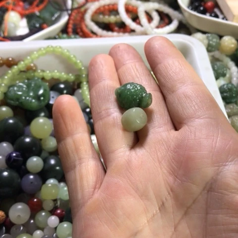 和田玉（糖玉）未镶嵌颈饰聂**?