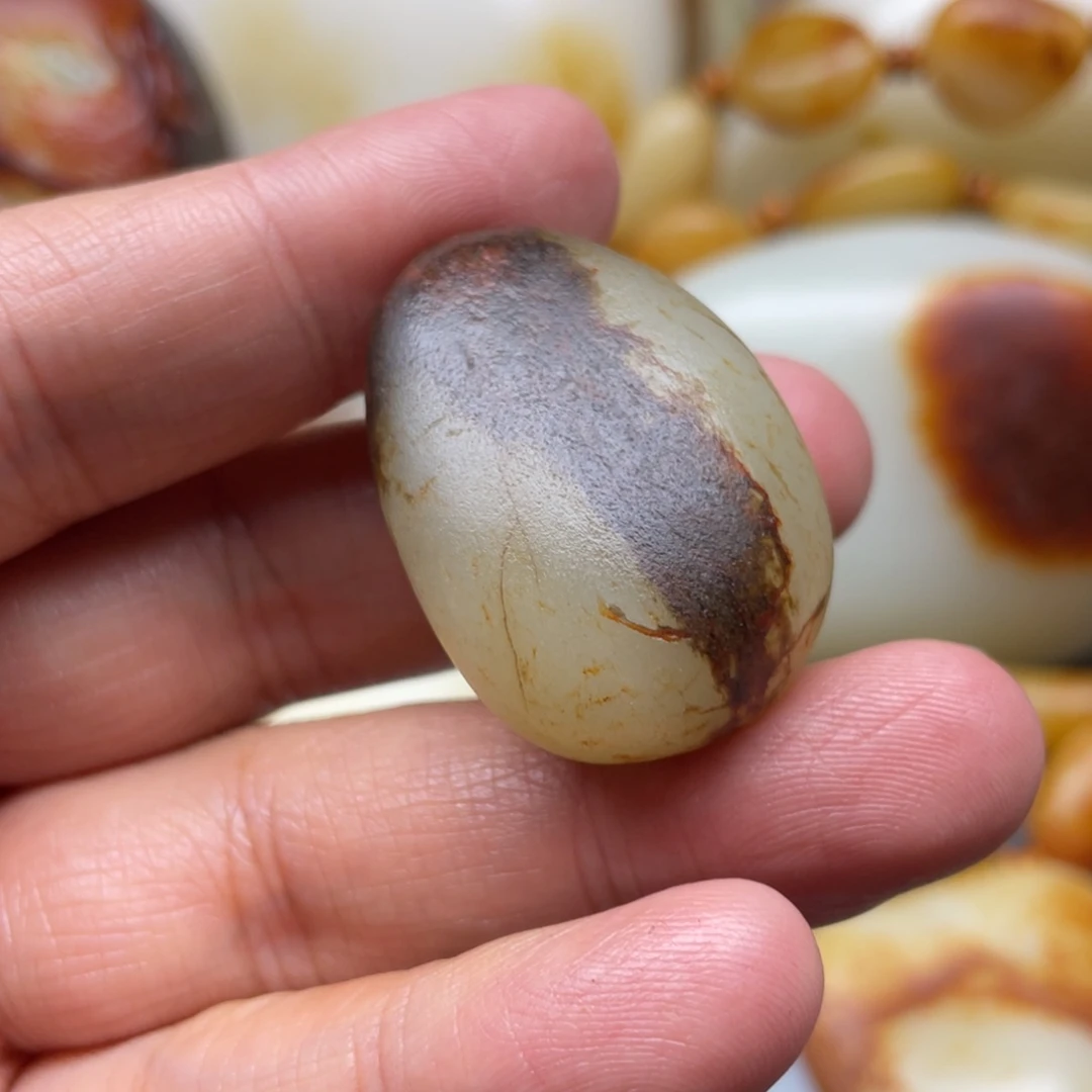 和田玉未镶嵌把件