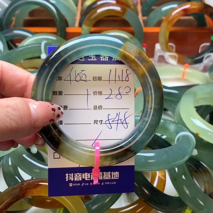 倾***城岫玉未镶嵌手镯手