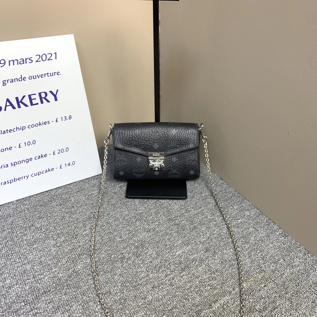 95新 MCM 小怡中古/黑色斜挎包/MCM黑色信封