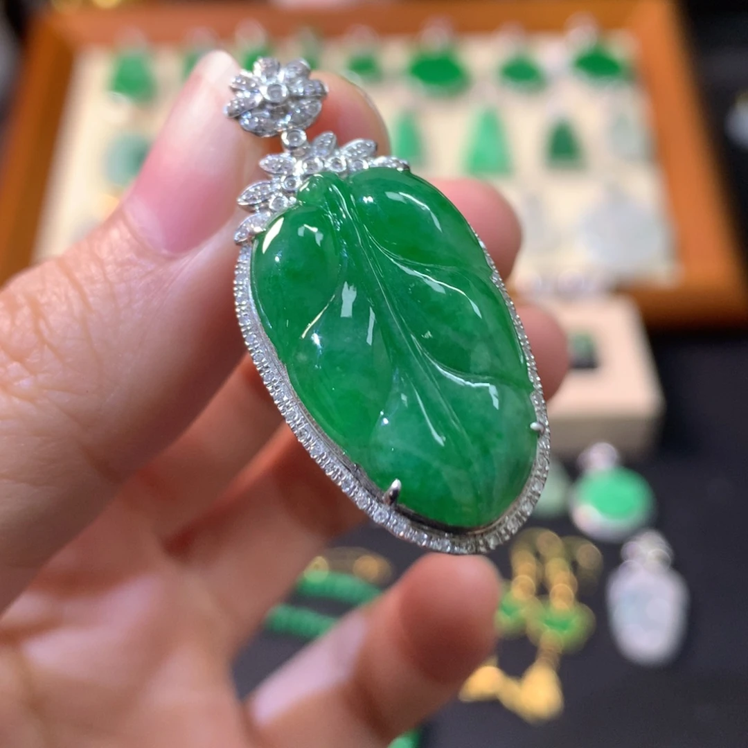 翡翠18K金镶嵌颈饰