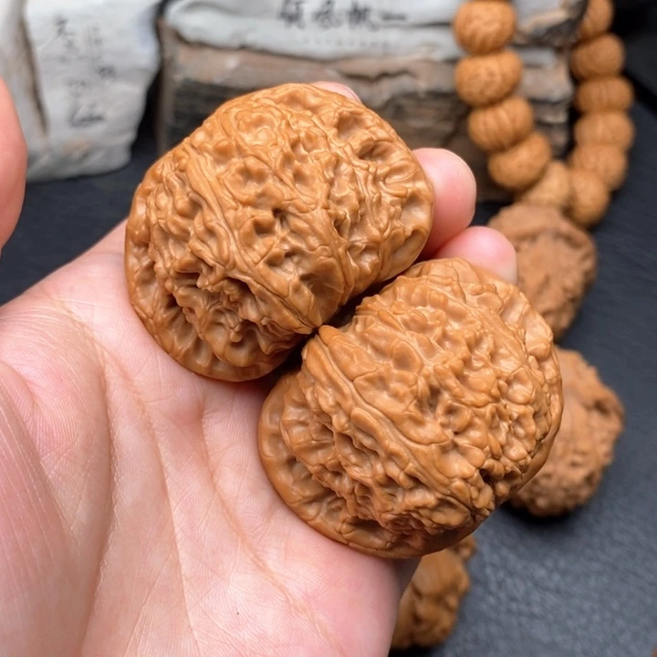 天***！文玩核桃吊坠尺寸46闷白