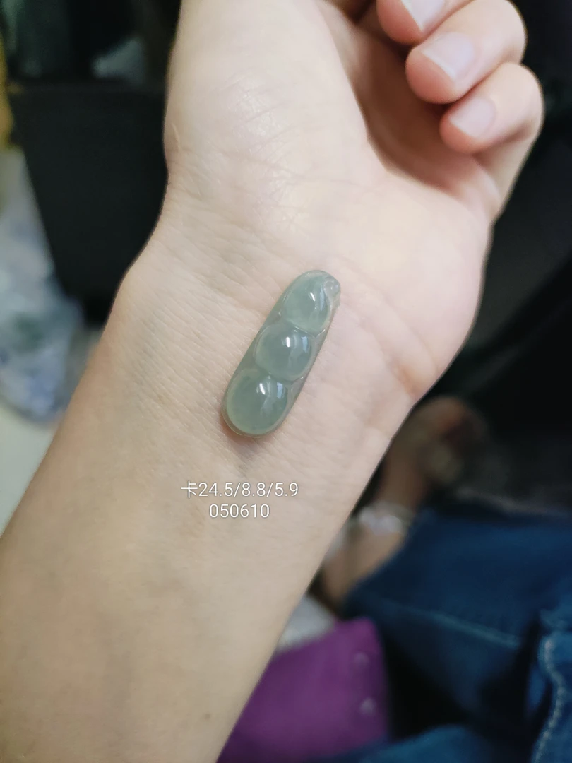 福豆精致冰透天然缅甸翡翠A货