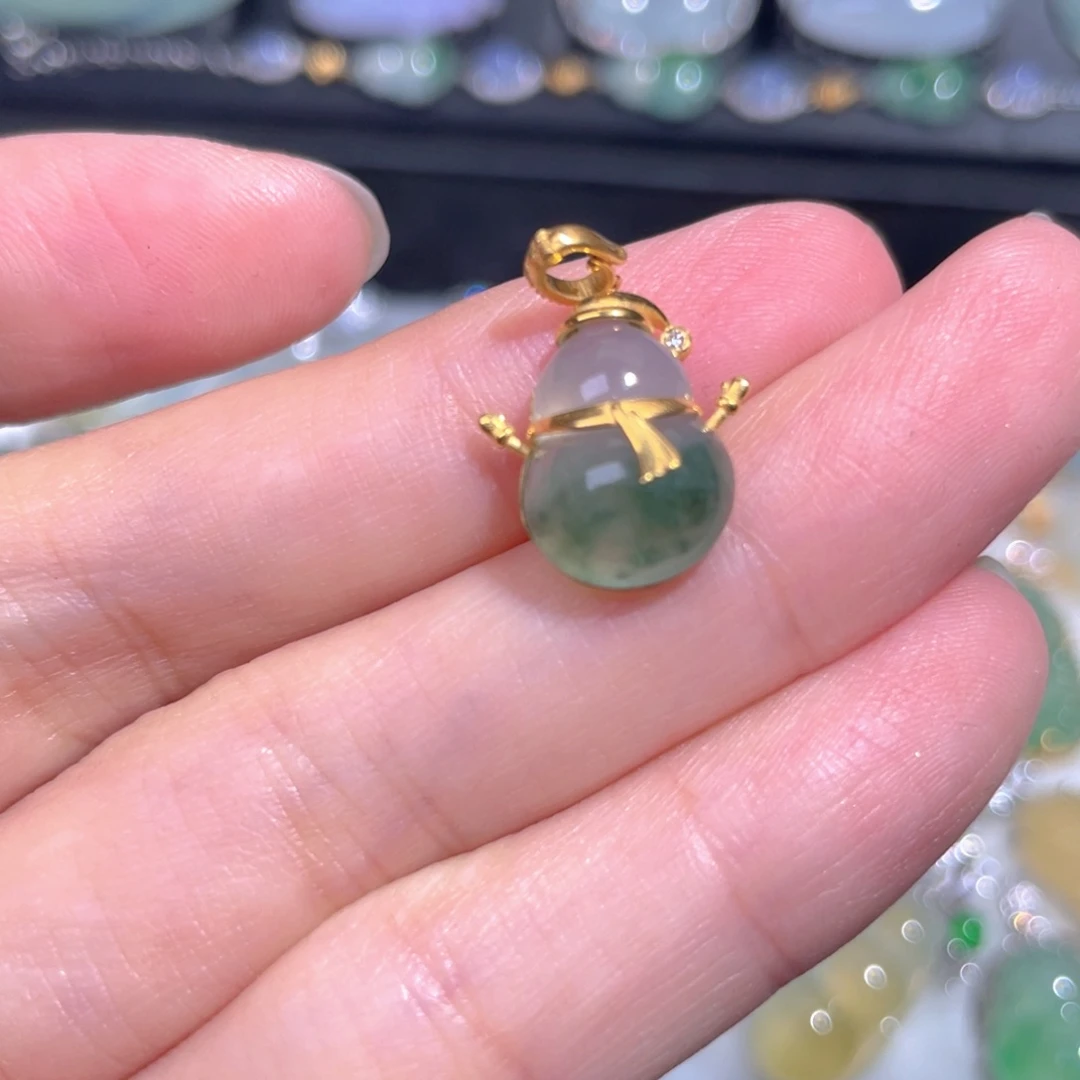 颈饰18K金镶嵌翡翠翡翠