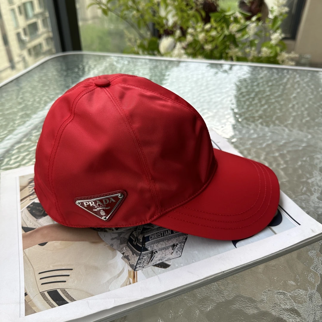 未使用 Prada/普拉达 女士侧边三角标红色棒球帽休闲百搭  155797