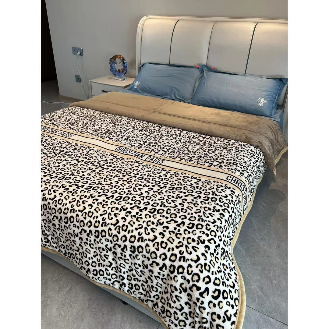 2米*2.3米双面绒豹纹加厚高端被子可机洗双人冬被