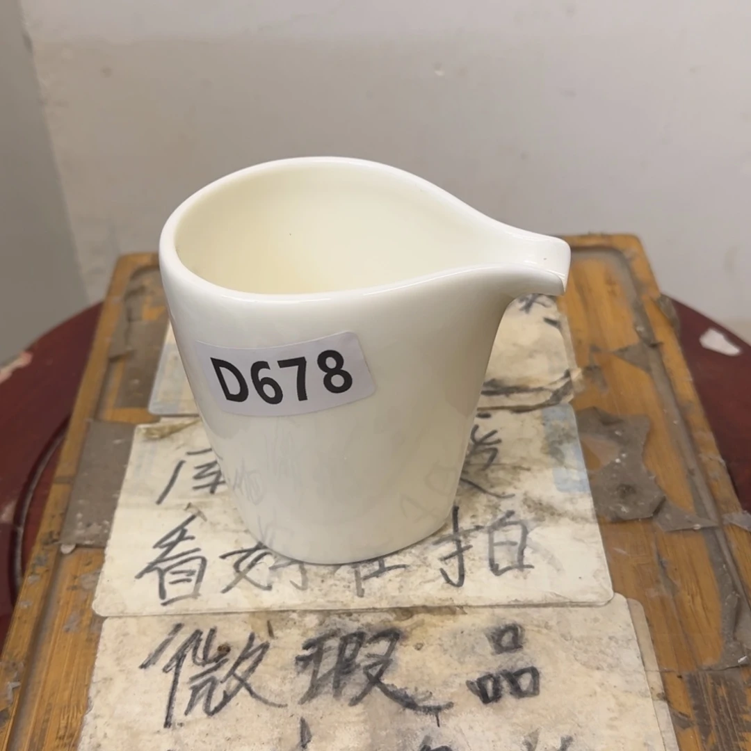 瑕疵介意勿拍陶瓷器皿D070