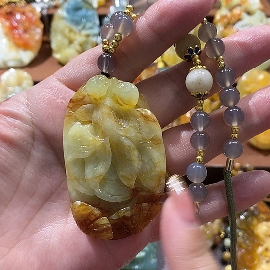 蛇纹石玉未镶嵌颈饰