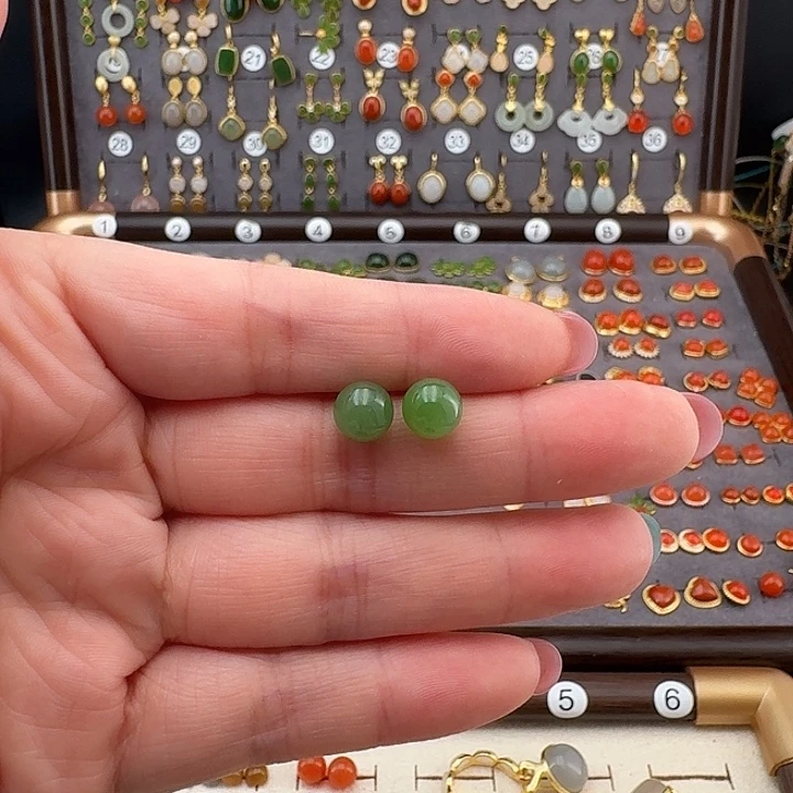 蝴***开和田玉银S925镶嵌耳饰