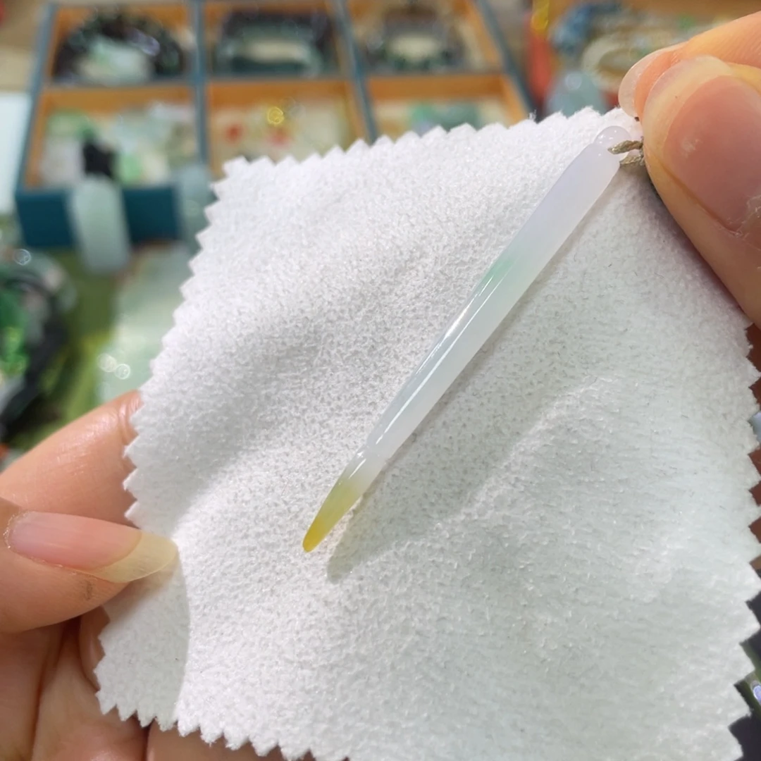 翡翠未镶嵌颈饰毛笔