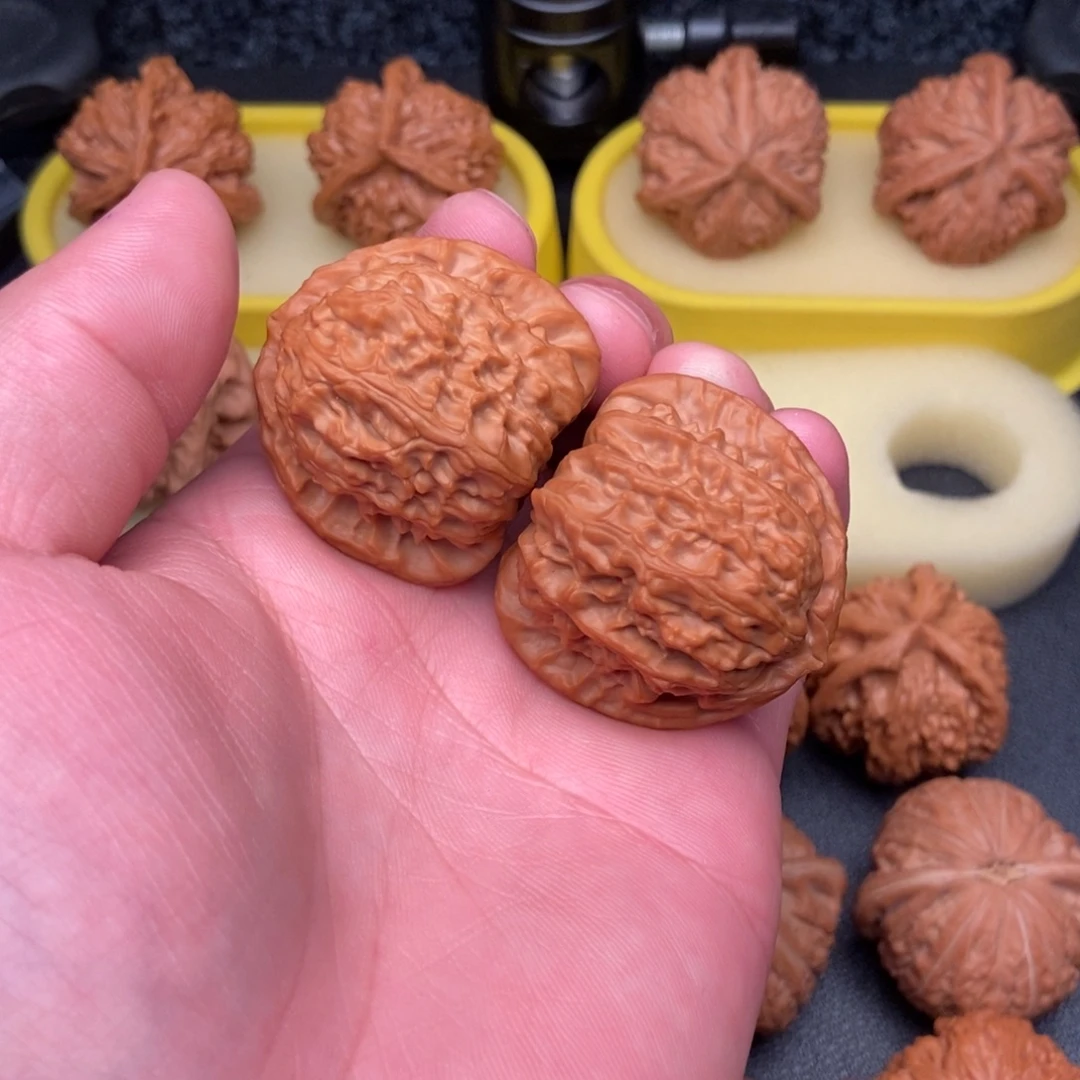 A***i文玩核桃把件三角白38