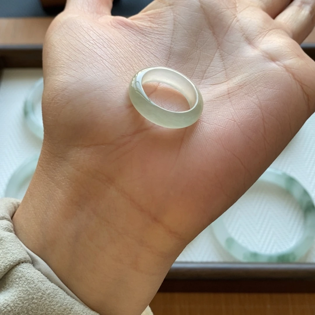 我****石英质玉未镶嵌手镯