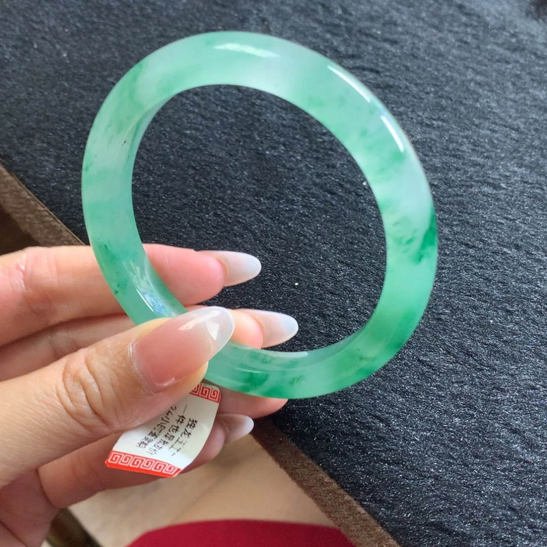 石英质玉（非洲翠）手镯未镶嵌