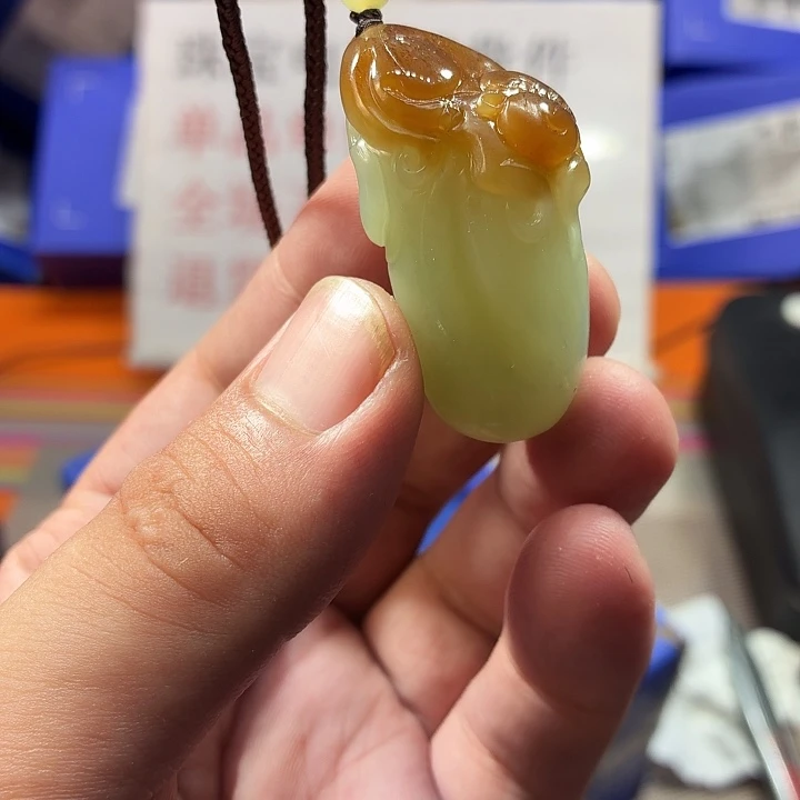 颈饰未镶嵌和田玉（糖玉）