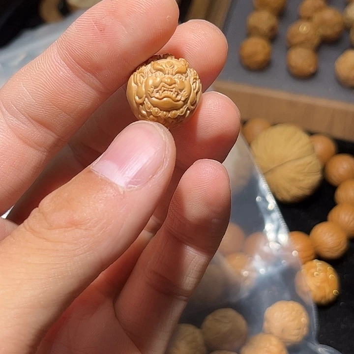 尼***8手串猴头核桃黄财神