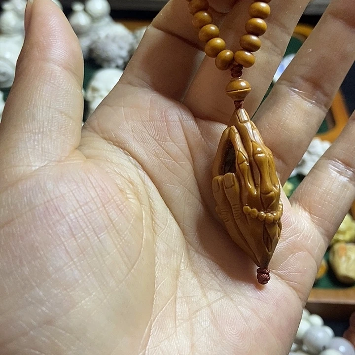 蓓***蕾配饰橄榄雕刻一个出