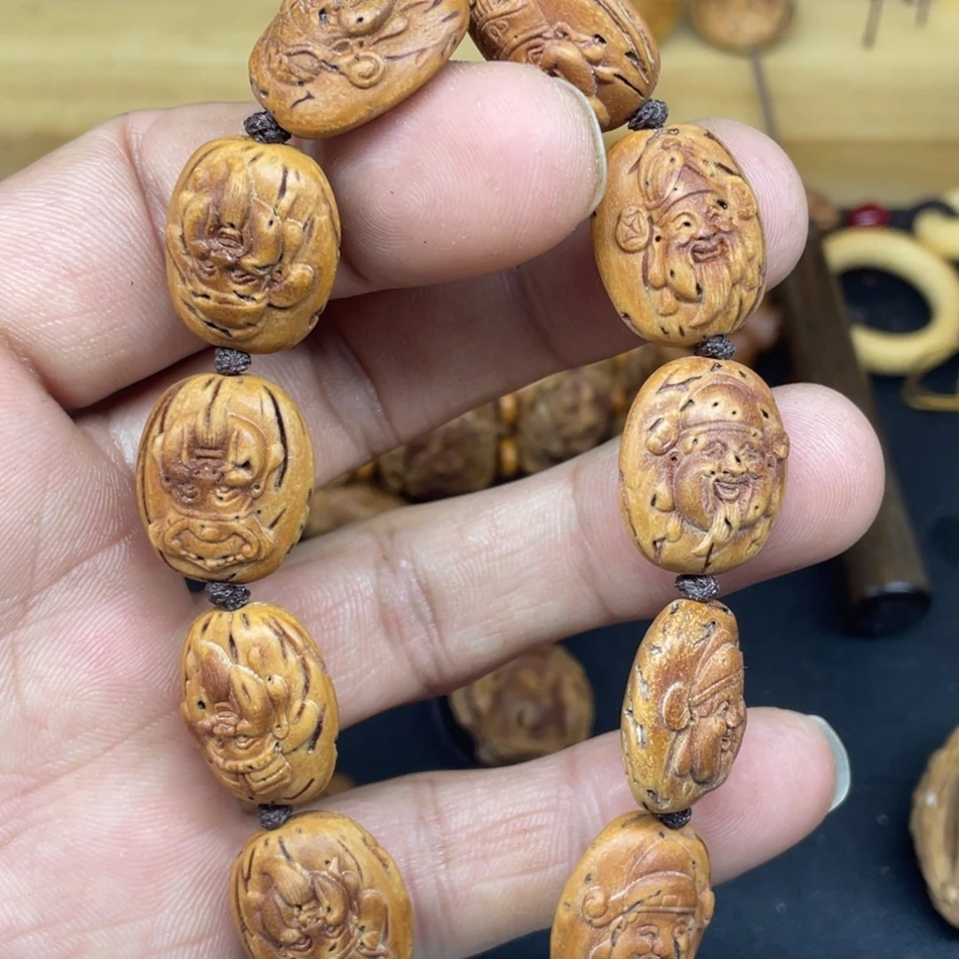 桃核雕刻财神手串